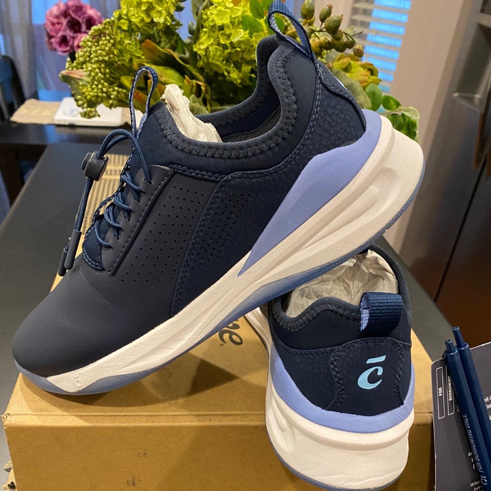 EUC Limited Edition Cloves Sneakers! Size 7.5